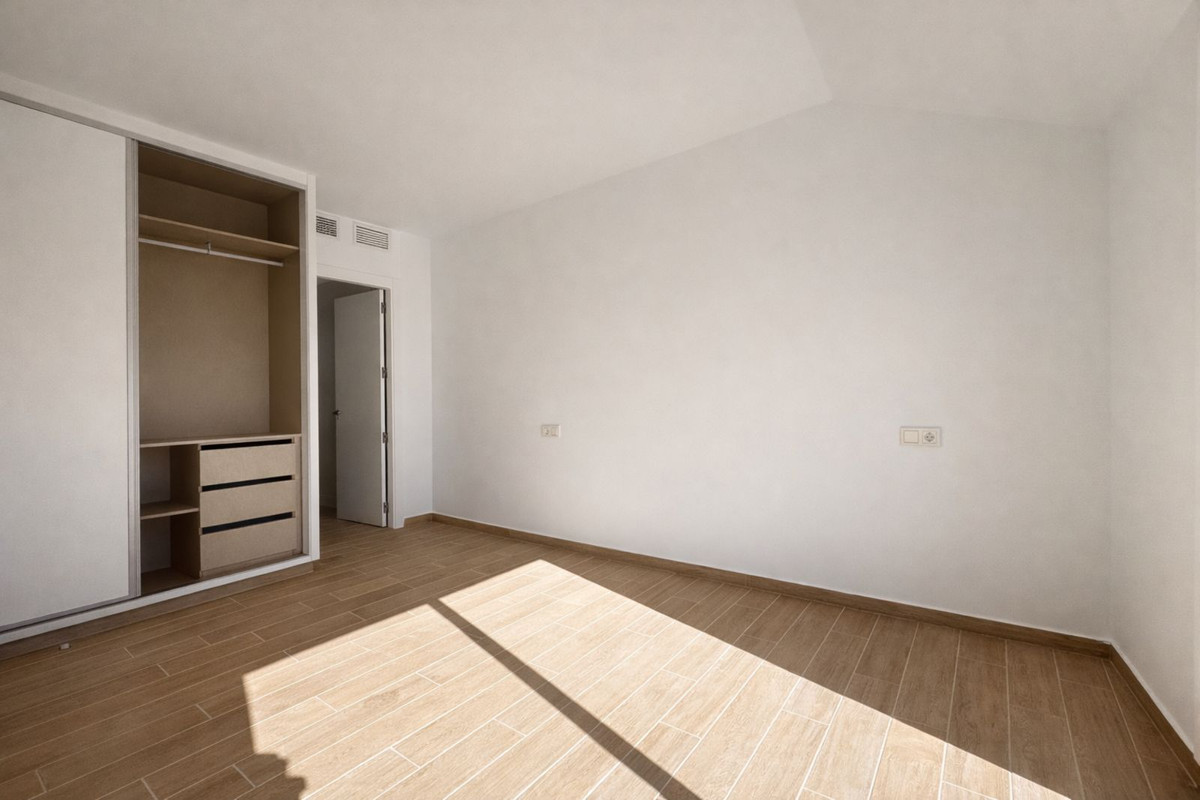 3 Bed Apartment for sale in Fuengirola Costa Del Sol, Málaga, Spain