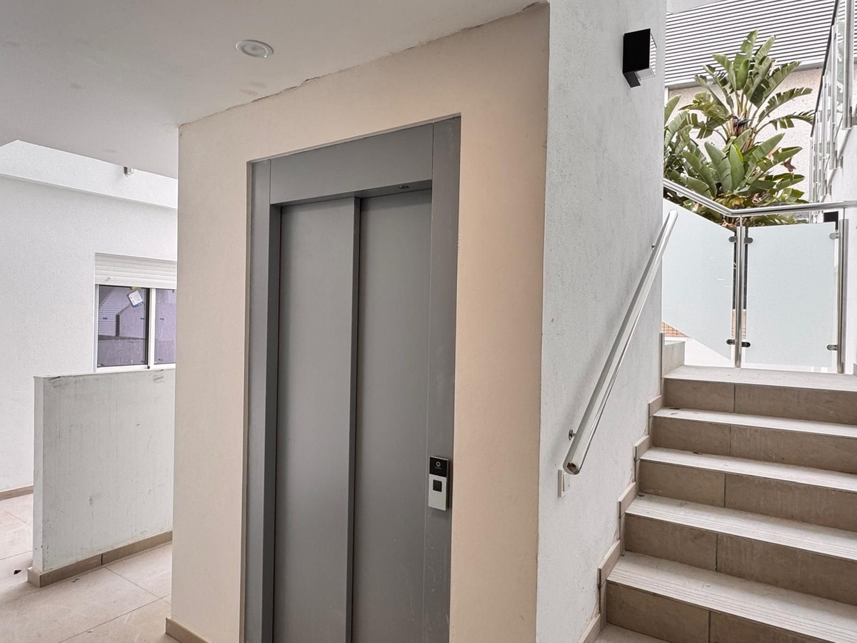 3 Bed Apartment for sale in Fuengirola Costa Del Sol, Málaga, Spain