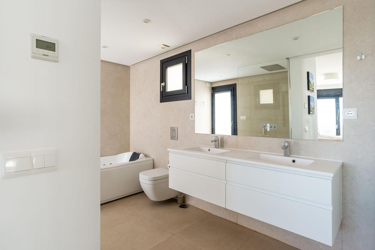 Se vende Villa - Chalet de 6 dormitorios en Costa Del Sol, Málaga, España