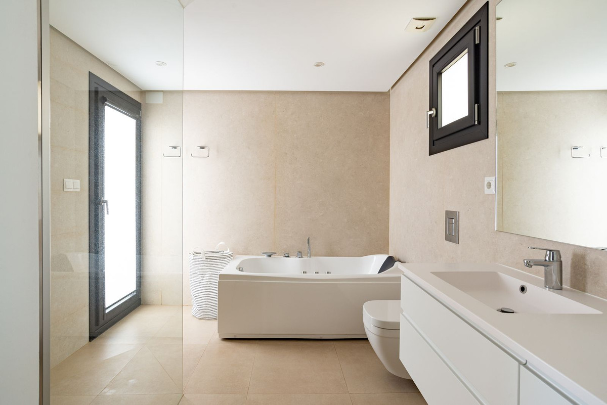 Se vende Villa - Chalet de 6 dormitorios en Costa Del Sol, Málaga, España