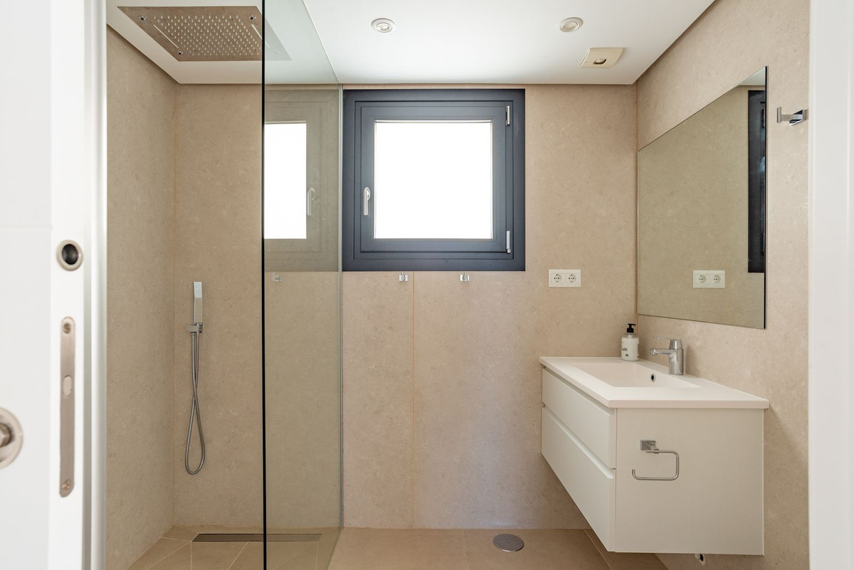 Se vende Villa - Chalet de 6 dormitorios en Costa Del Sol, Málaga, España