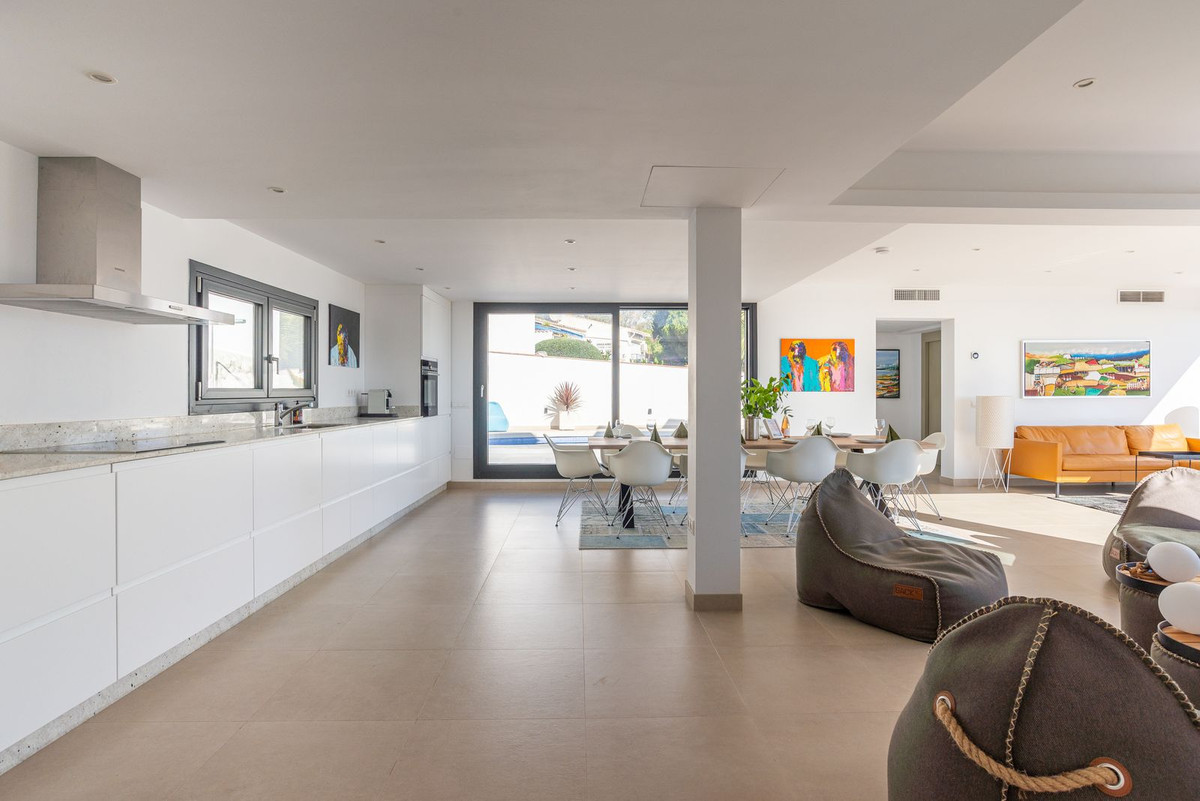 Se vende Villa - Chalet de 6 dormitorios en Costa Del Sol, Málaga, España