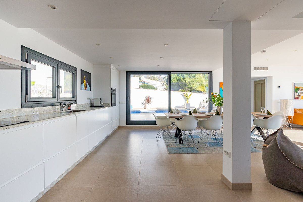 Se vende Villa - Chalet de 6 dormitorios en Costa Del Sol, Málaga, España