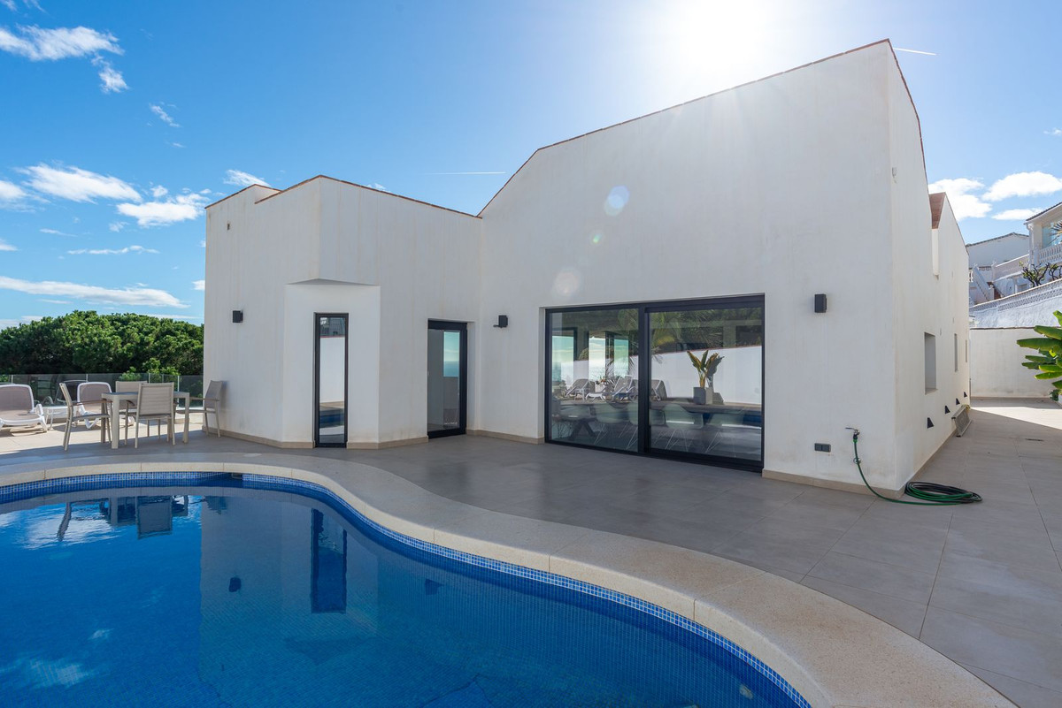 Se vende Villa - Chalet de 6 dormitorios en Costa Del Sol, Málaga, España