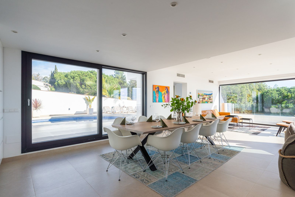 Se vende Villa - Chalet de 6 dormitorios en Costa Del Sol, Málaga, España
