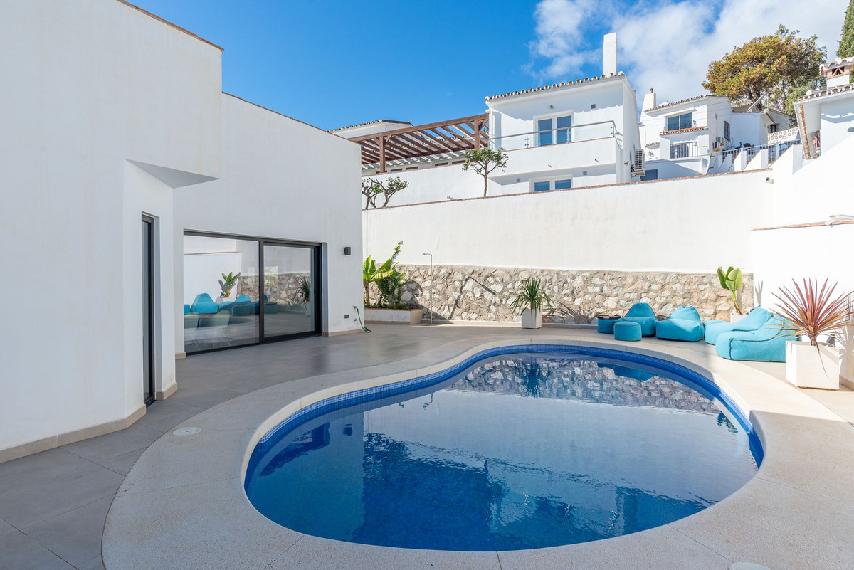 Se vende Villa - Chalet de 6 dormitorios en Costa Del Sol, Málaga, España