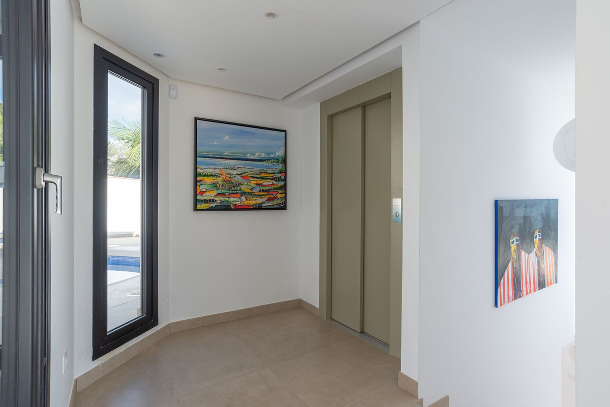 Se vende Villa - Chalet de 6 dormitorios en Costa Del Sol, Málaga, España