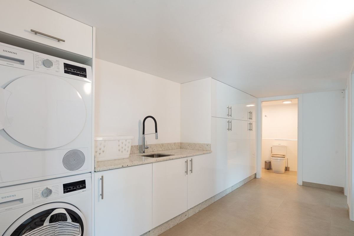 Se vende Villa - Chalet de 6 dormitorios en Costa Del Sol, Málaga, España