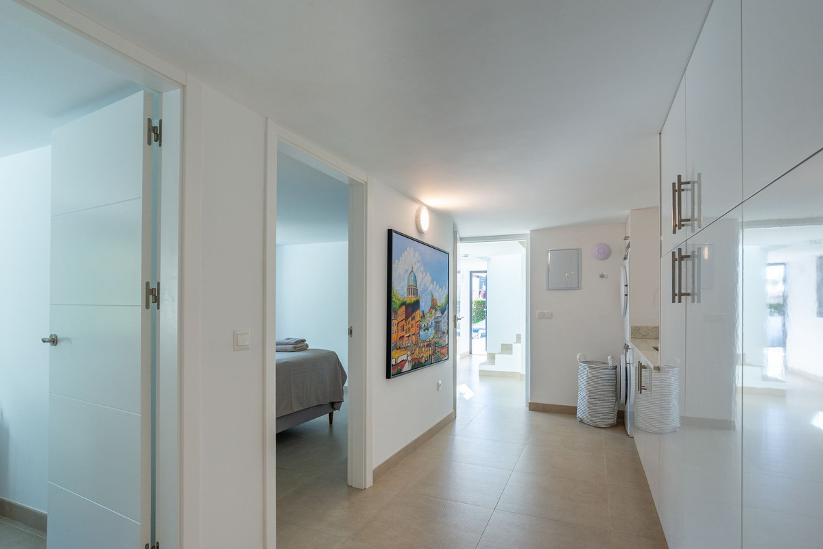 Se vende Villa - Chalet de 6 dormitorios en Costa Del Sol, Málaga, España