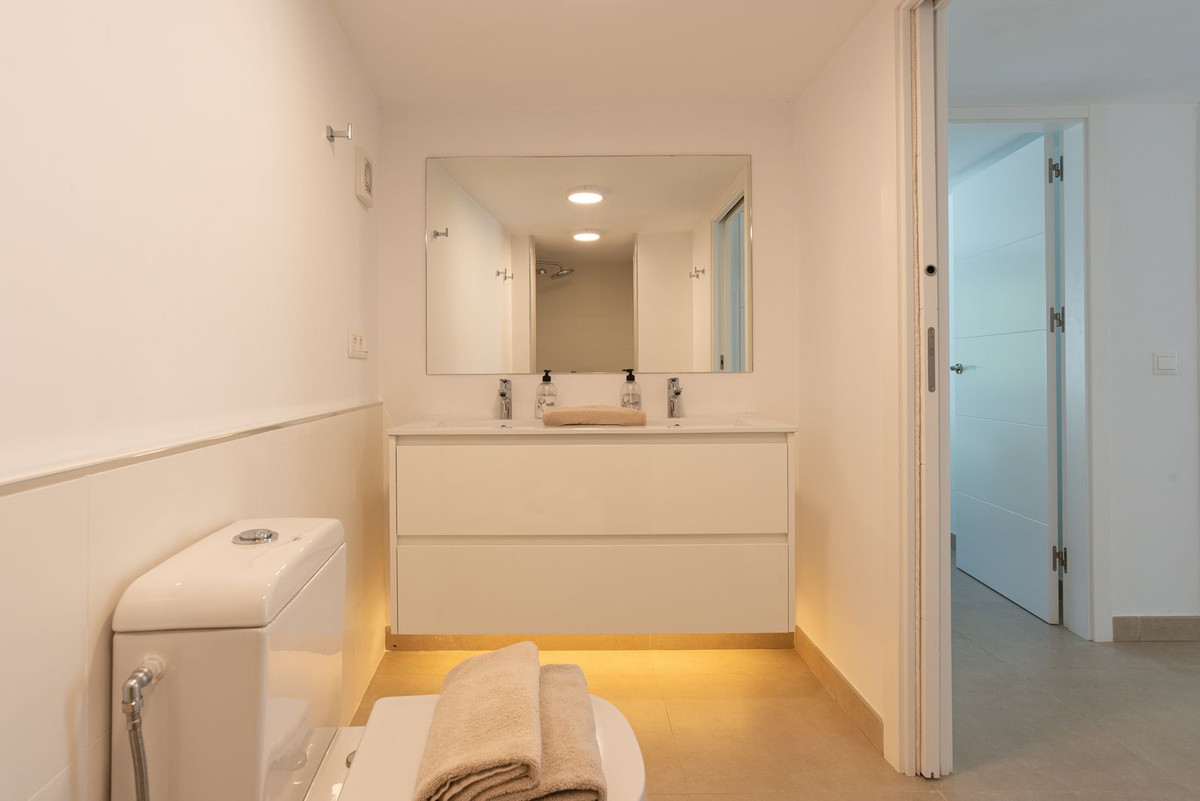 Se vende Villa - Chalet de 6 dormitorios en Costa Del Sol, Málaga, España