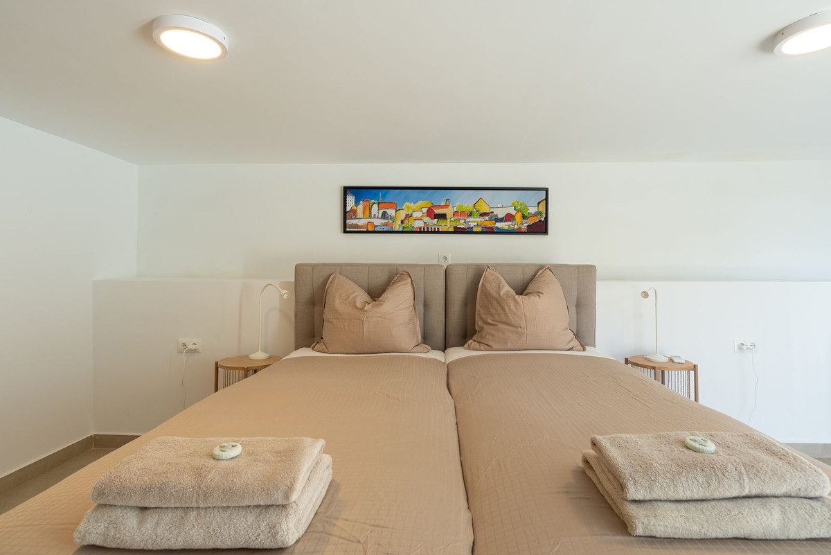 Se vende Villa - Chalet de 6 dormitorios en Costa Del Sol, Málaga, España