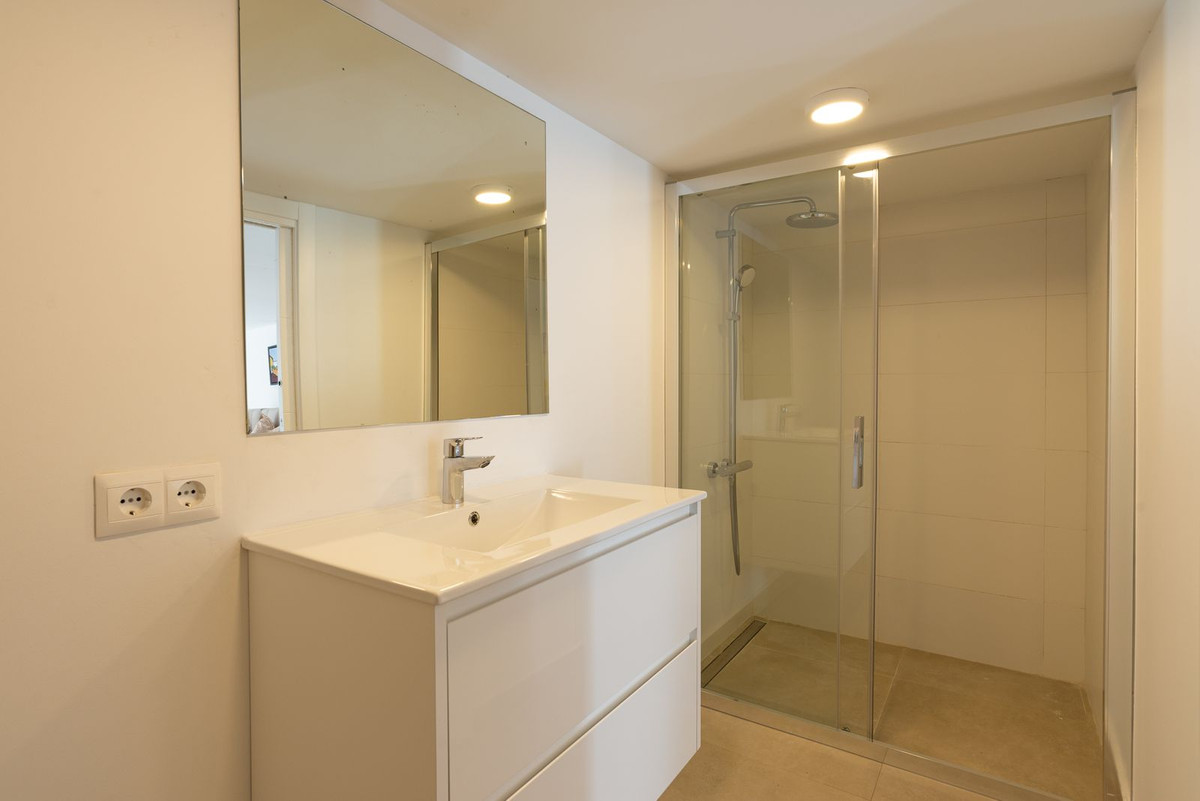 Se vende Villa - Chalet de 6 dormitorios en Costa Del Sol, Málaga, España
