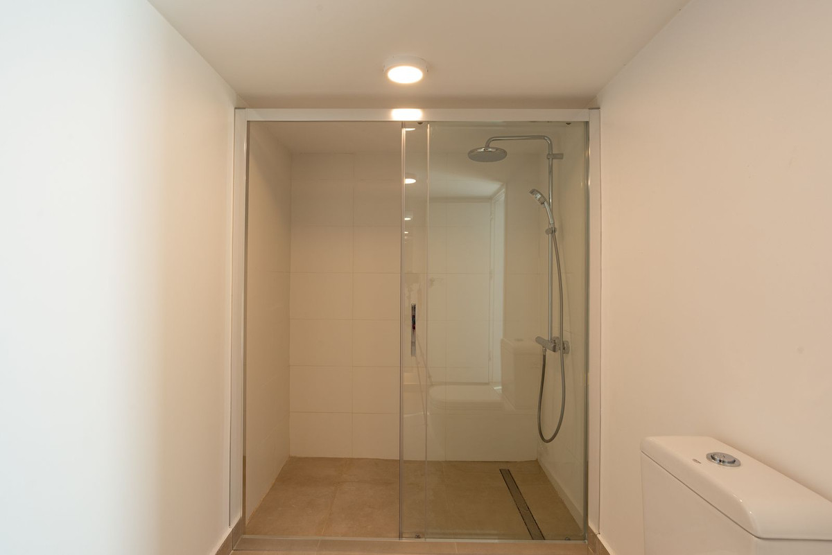 Se vende Villa - Chalet de 6 dormitorios en Costa Del Sol, Málaga, España