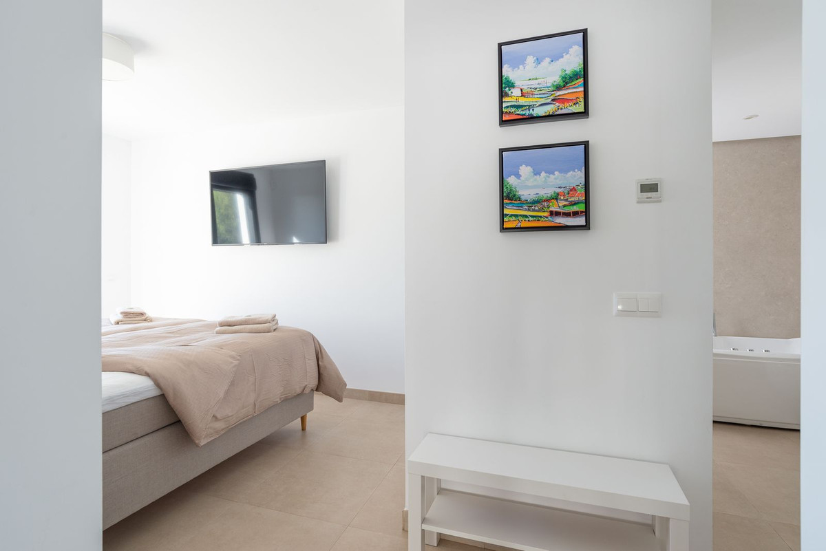 Se vende Villa - Chalet de 6 dormitorios en Costa Del Sol, Málaga, España