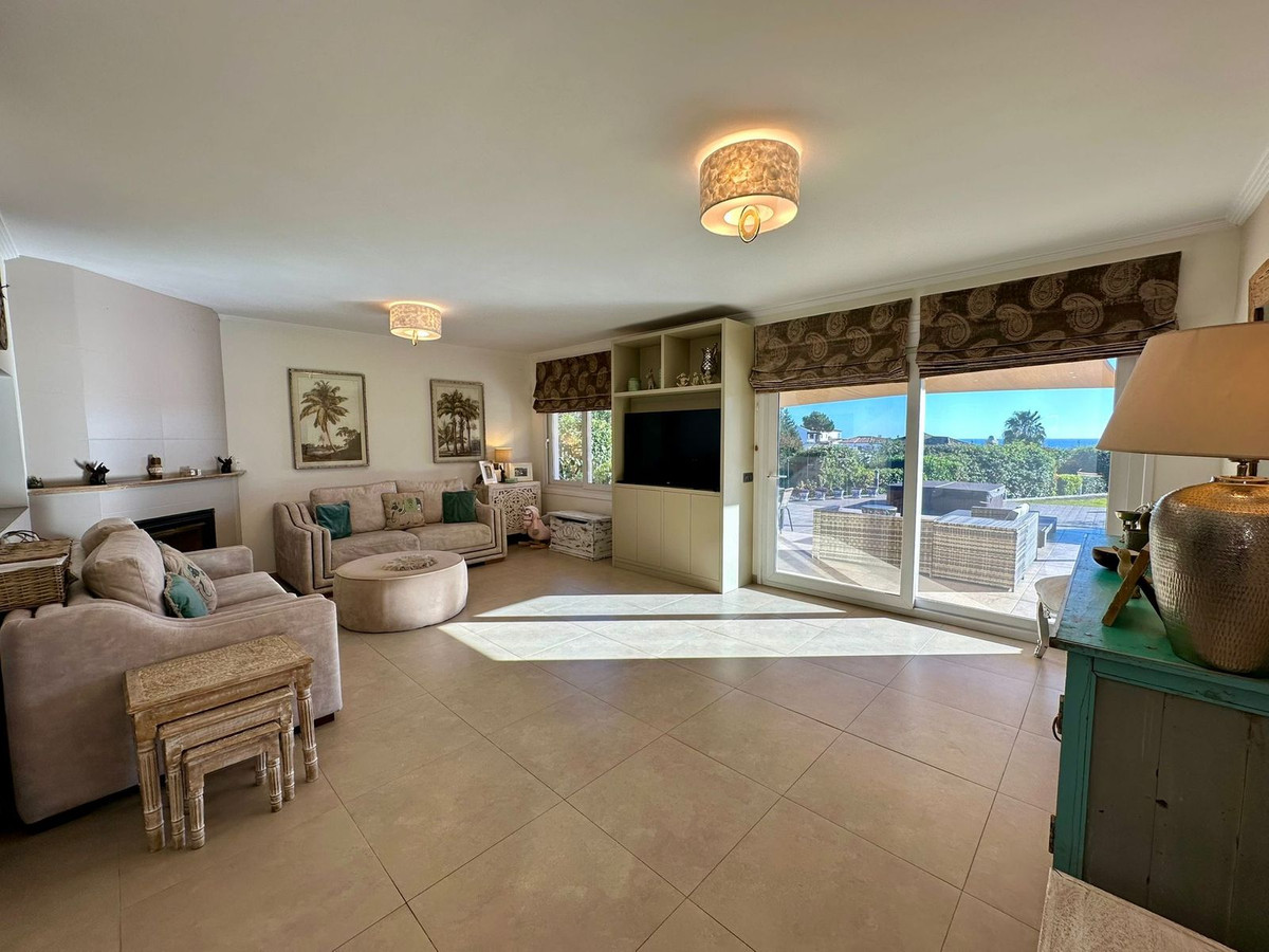 6 Bed Townhouse for sale in Estepona Costa Del Sol, Málaga, Spain