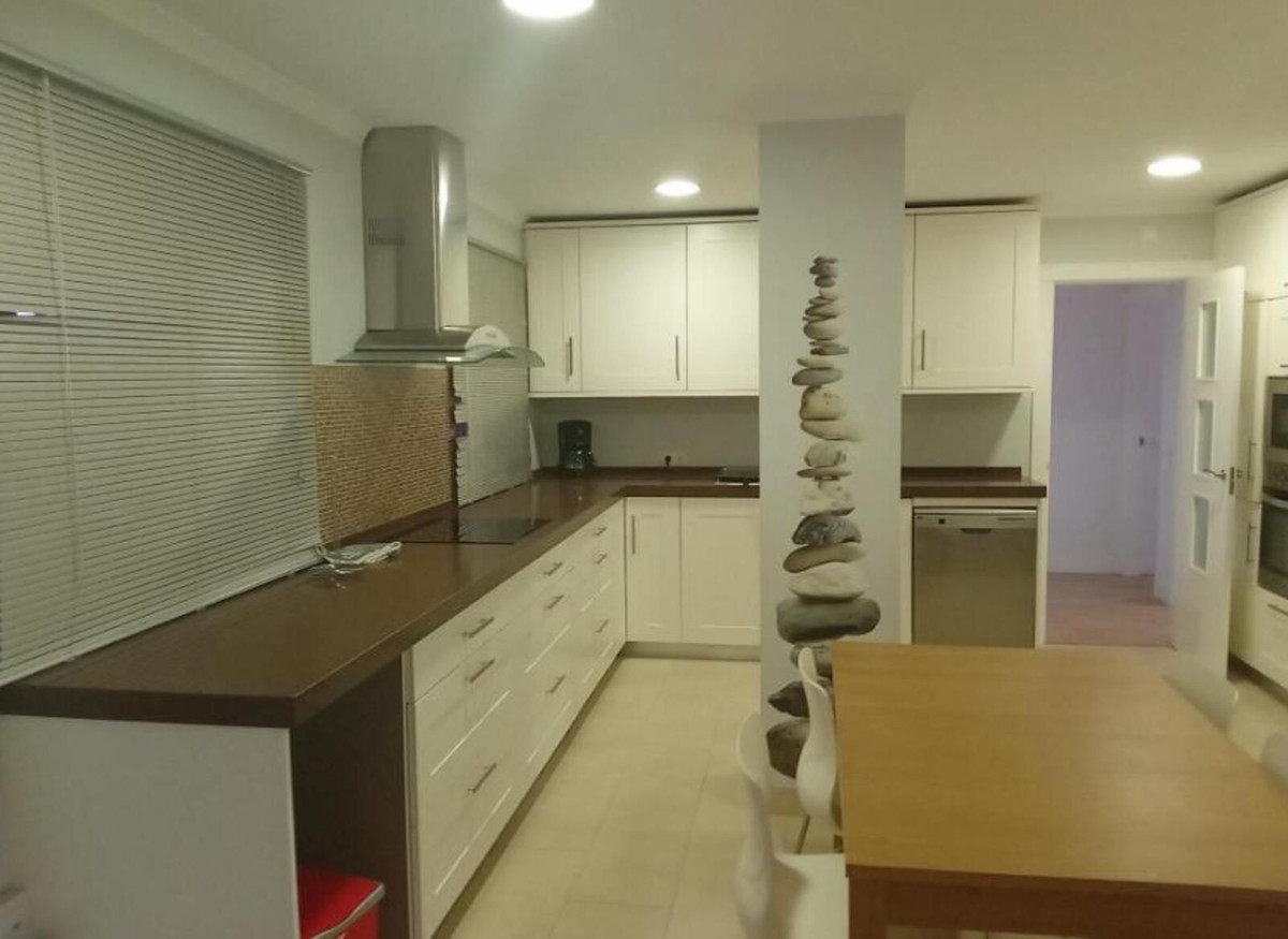 4 Bed Apartment for sale in Marbella Costa Del Sol, Málaga, Spain