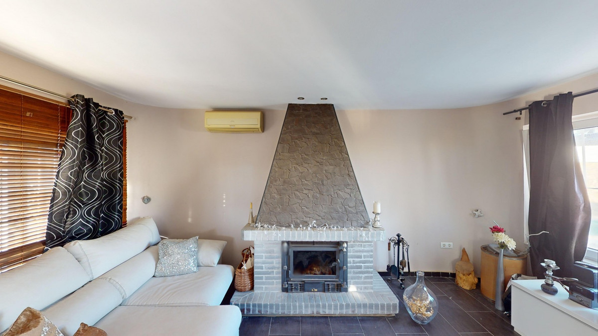4 Bed Townhouse for sale in Benajarafe Costa Del Sol East, Málaga, Spain