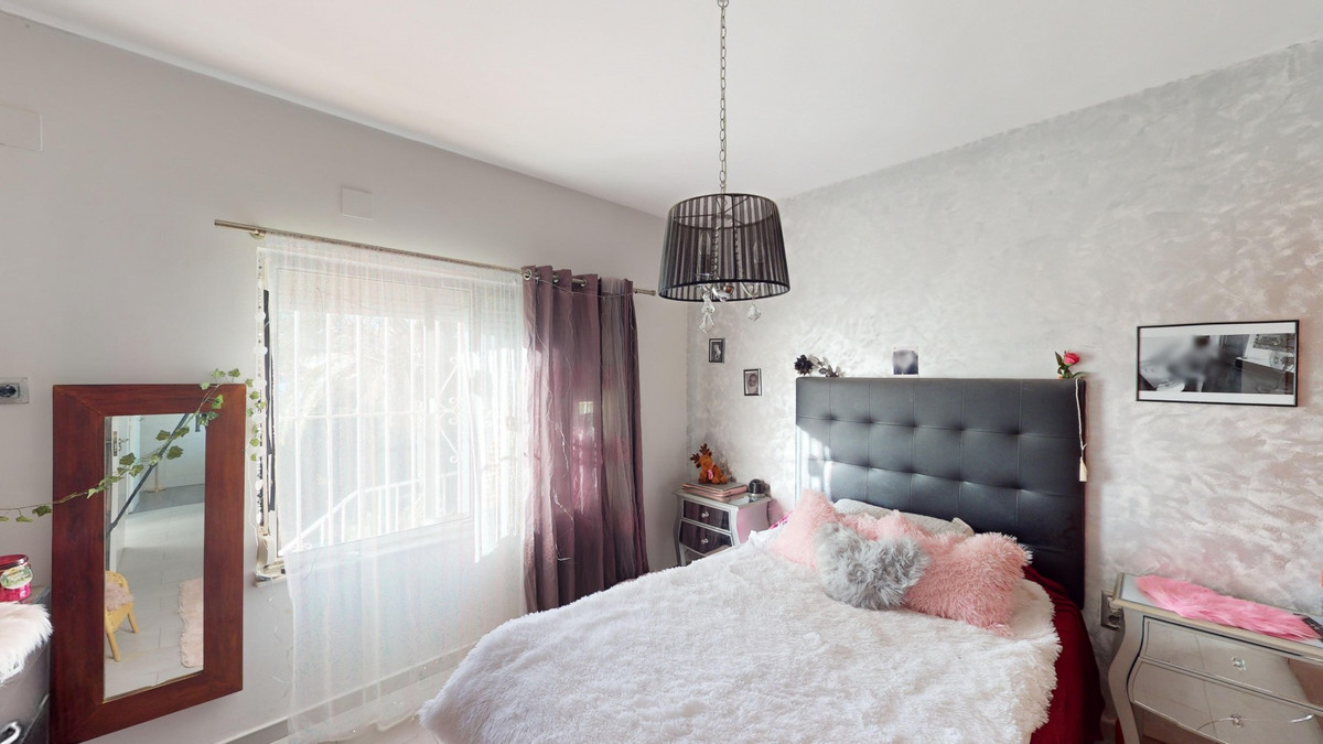 4 Bed Townhouse for sale in Benajarafe Costa Del Sol East, Málaga, Spain