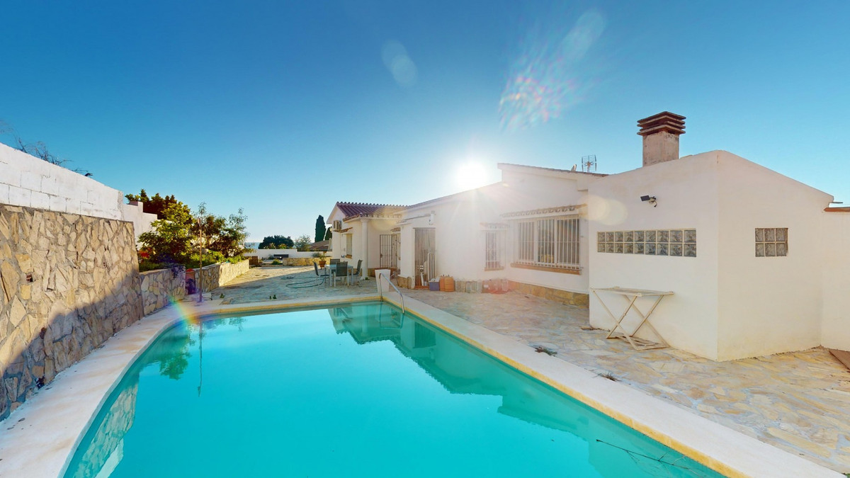 4 Bed Townhouse for sale in Benajarafe Costa Del Sol East, Málaga, Spain