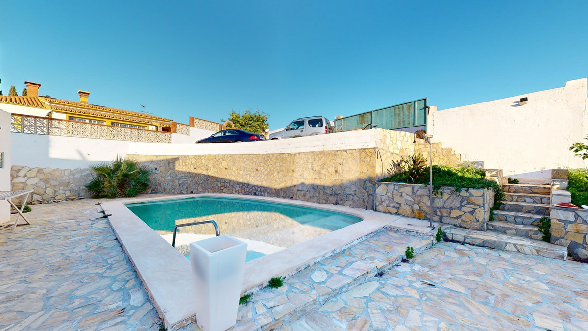4 Bed Townhouse for sale in Benajarafe Costa Del Sol East, Málaga, Spain