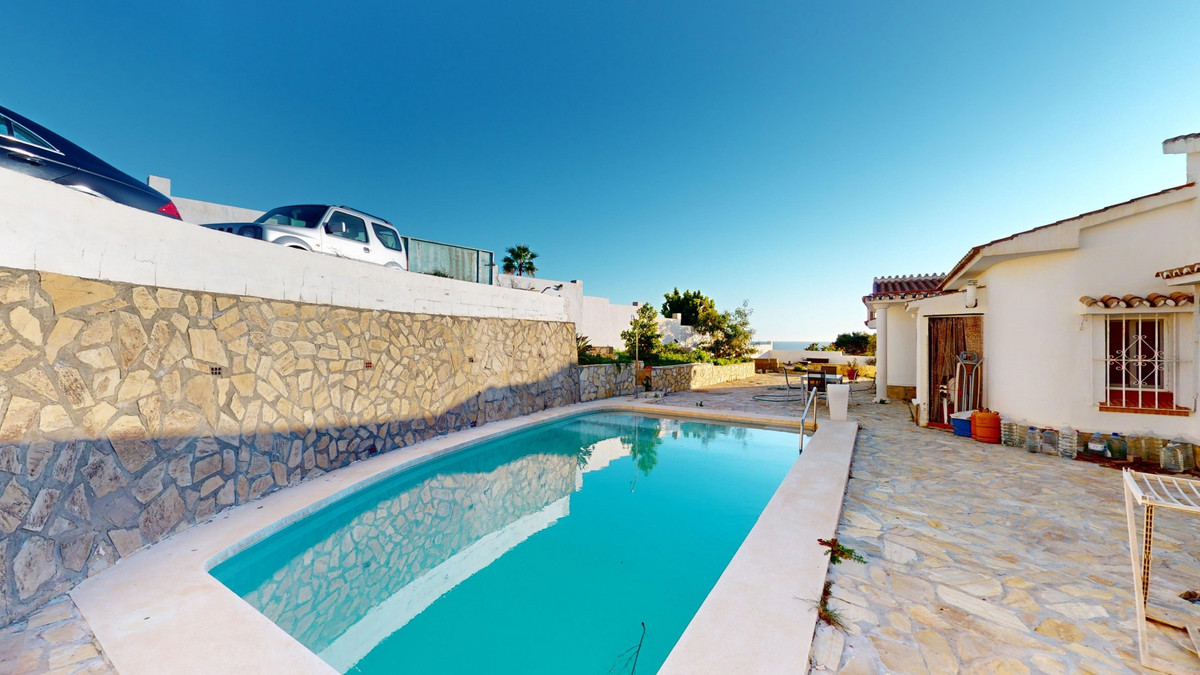 4 Bed Townhouse for sale in Benajarafe Costa Del Sol East, Málaga, Spain