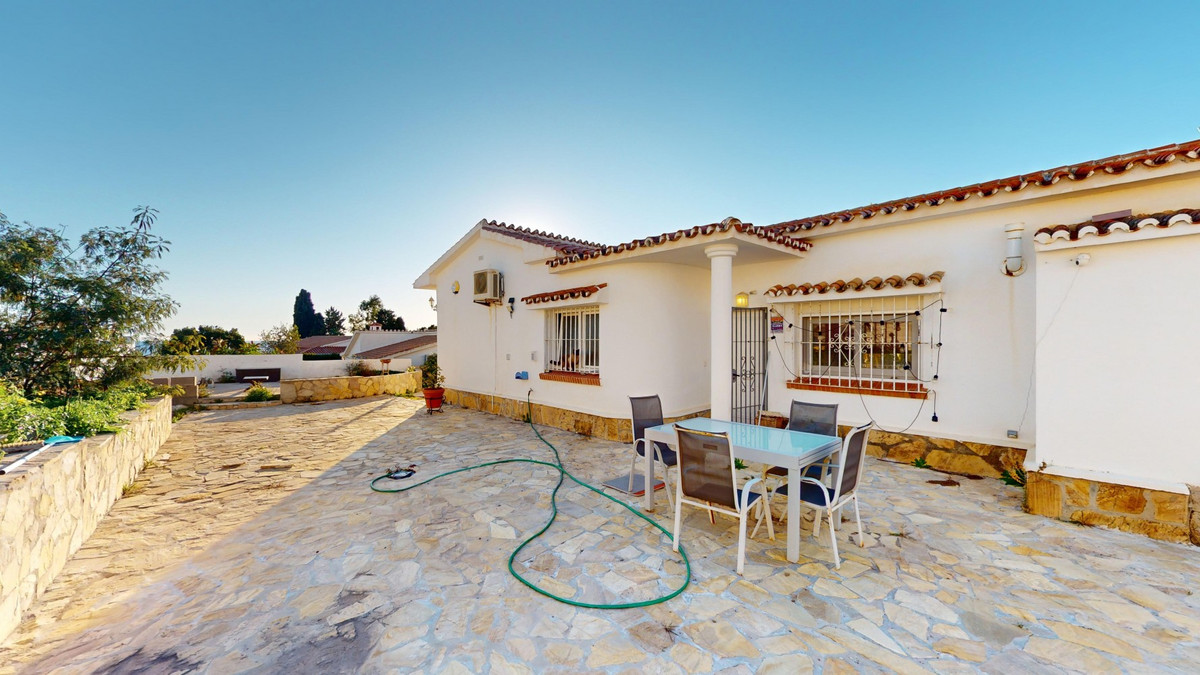 4 Bed Townhouse for sale in Benajarafe Costa Del Sol East, Málaga, Spain