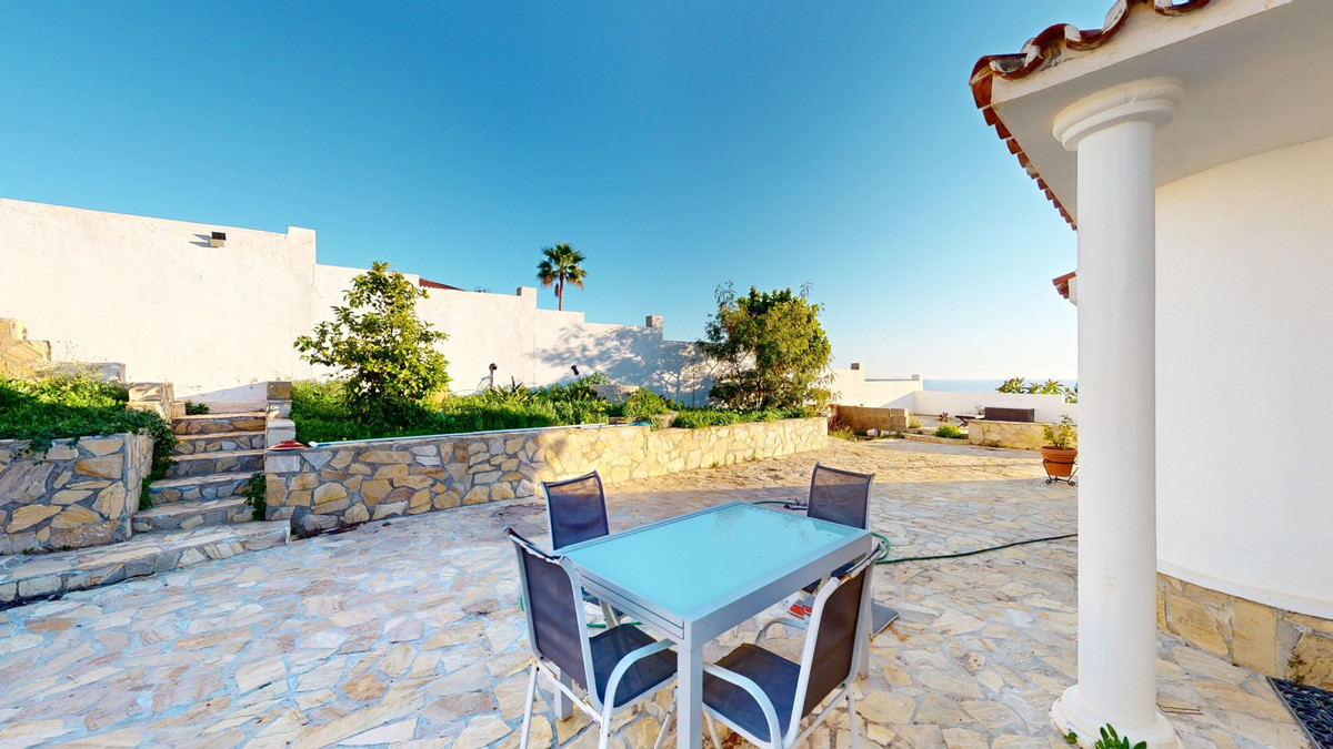 4 Bed Townhouse for sale in Benajarafe Costa Del Sol East, Málaga, Spain