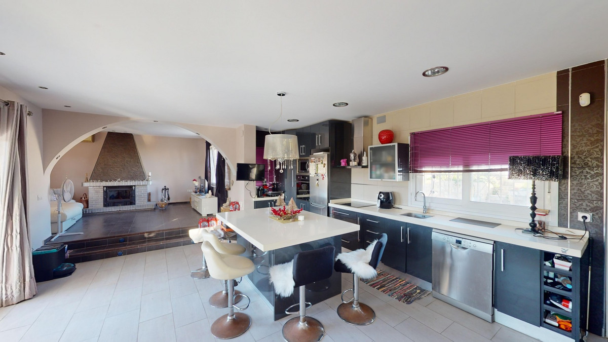 4 Bed Townhouse for sale in Benajarafe Costa Del Sol East, Málaga, Spain
