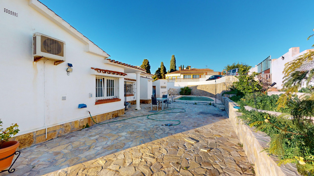 4 Bed Townhouse for sale in Benajarafe Costa Del Sol East, Málaga, Spain