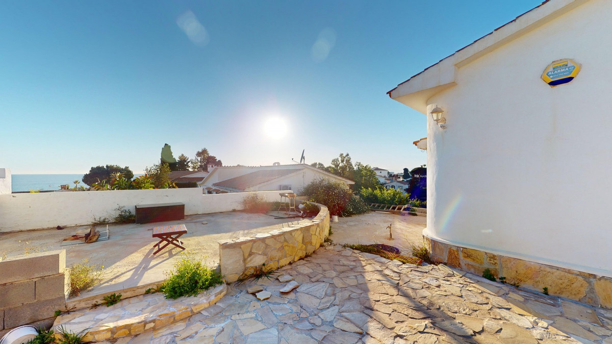 4 Bed Townhouse for sale in Benajarafe Costa Del Sol East, Málaga, Spain