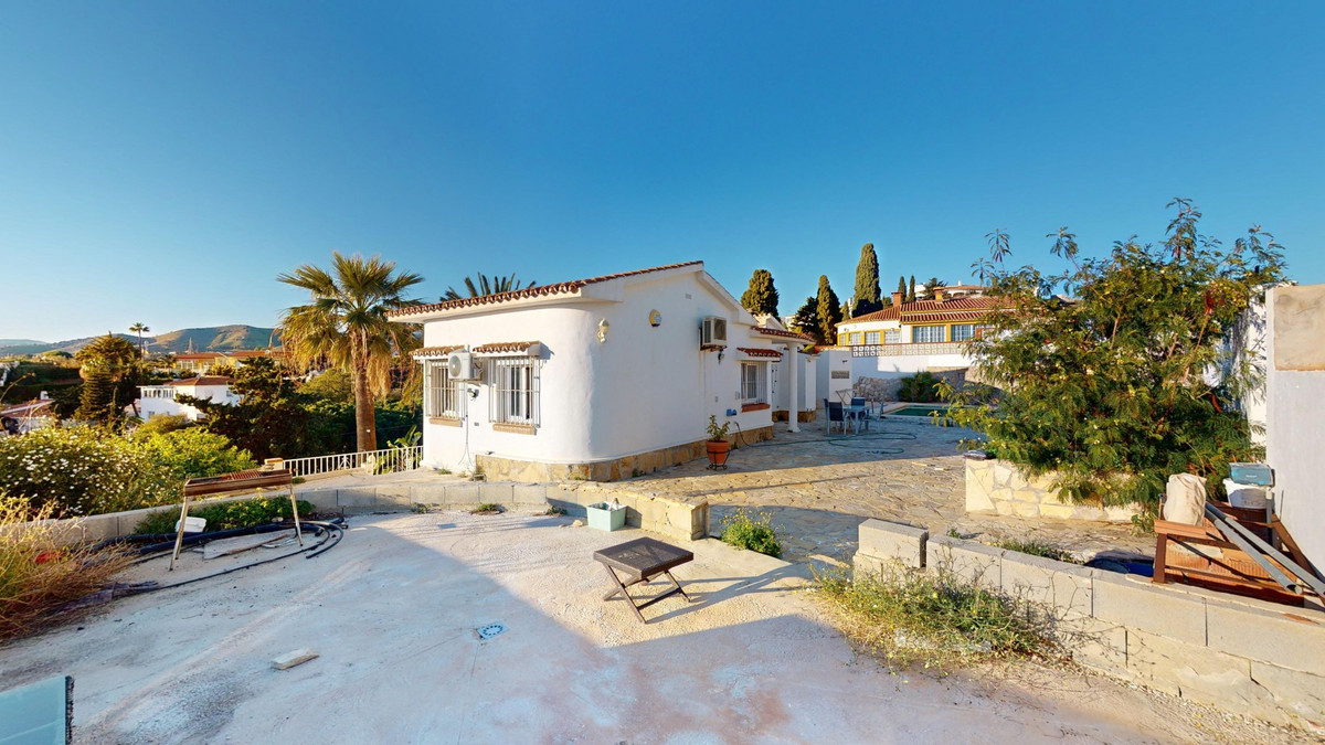 4 Bed Townhouse for sale in Benajarafe Costa Del Sol East, Málaga, Spain