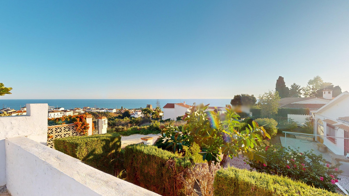 4 Bed Townhouse for sale in Benajarafe Costa Del Sol East, Málaga, Spain