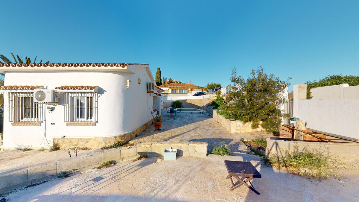 4 Bed Townhouse for sale in Benajarafe Costa Del Sol East, Málaga, Spain