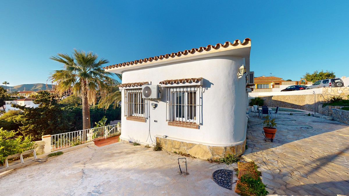 4 Bed Townhouse for sale in Benajarafe Costa Del Sol East, Málaga, Spain
