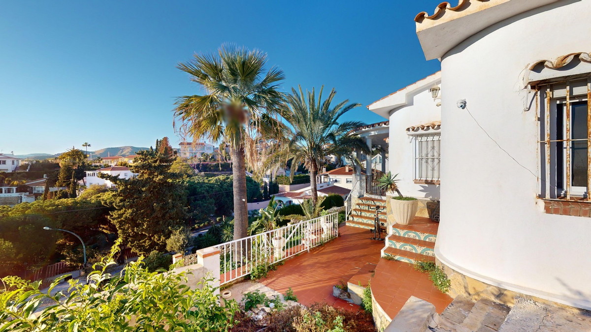 4 Bed Townhouse for sale in Benajarafe Costa Del Sol East, Málaga, Spain