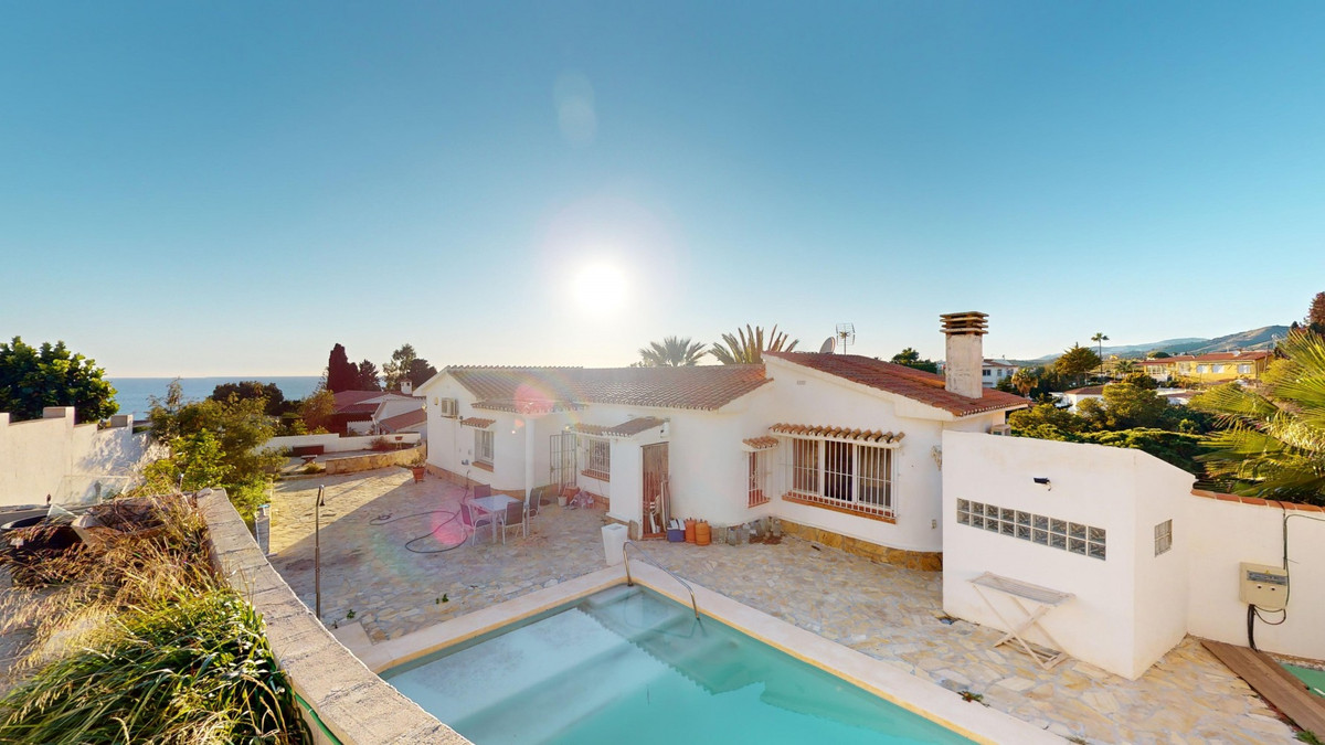 4 Bed Townhouse for sale in Benajarafe Costa Del Sol East, Málaga, Spain