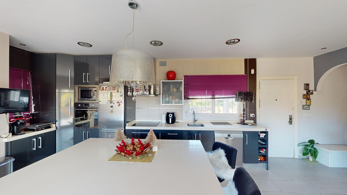 4 Bed Townhouse for sale in Benajarafe Costa Del Sol East, Málaga, Spain