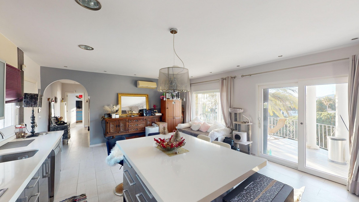 4 Bed Townhouse for sale in Benajarafe Costa Del Sol East, Málaga, Spain