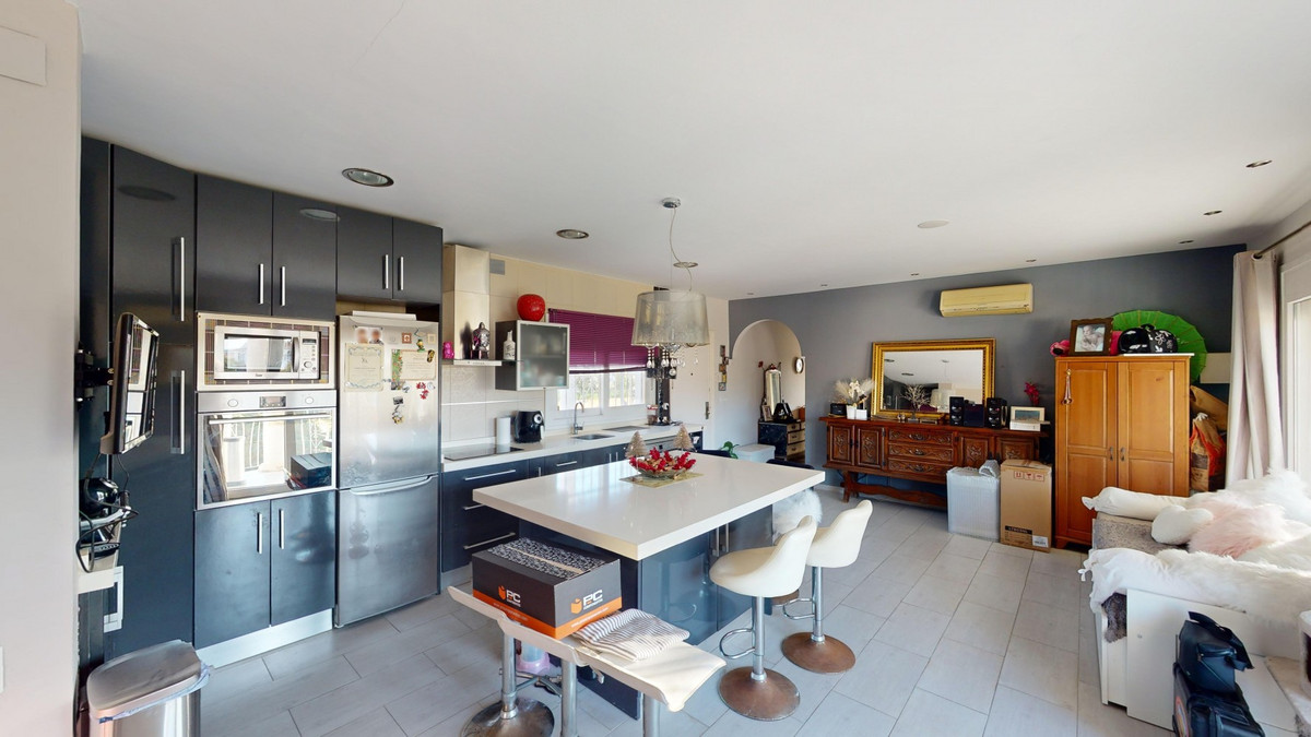 4 Bed Townhouse for sale in Benajarafe Costa Del Sol East, Málaga, Spain