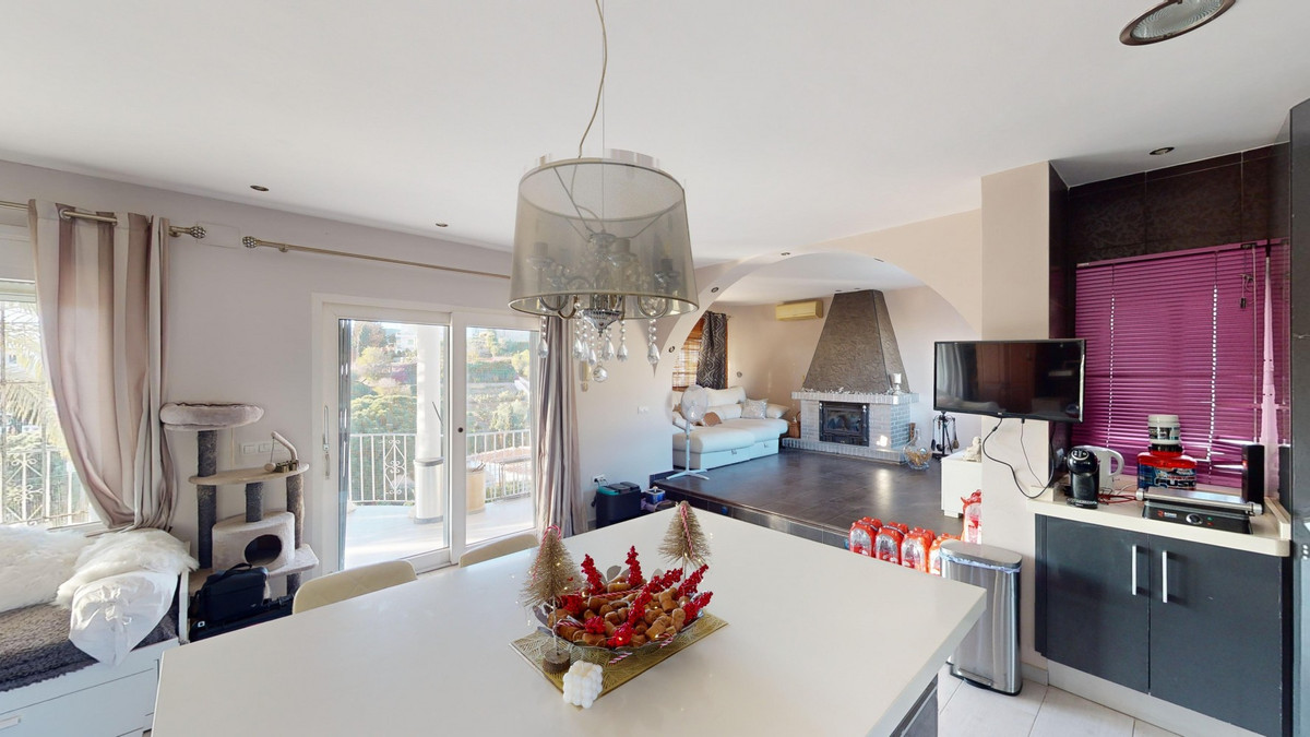 4 Bed Townhouse for sale in Benajarafe Costa Del Sol East, Málaga, Spain