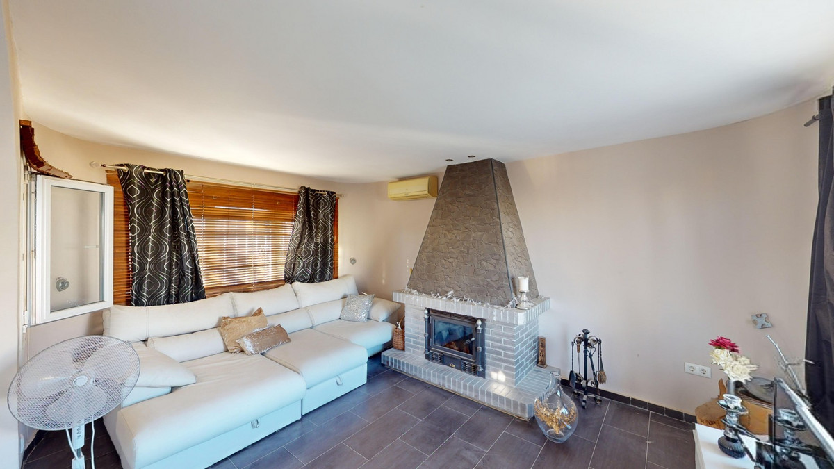 4 Bed Townhouse for sale in Benajarafe Costa Del Sol East, Málaga, Spain