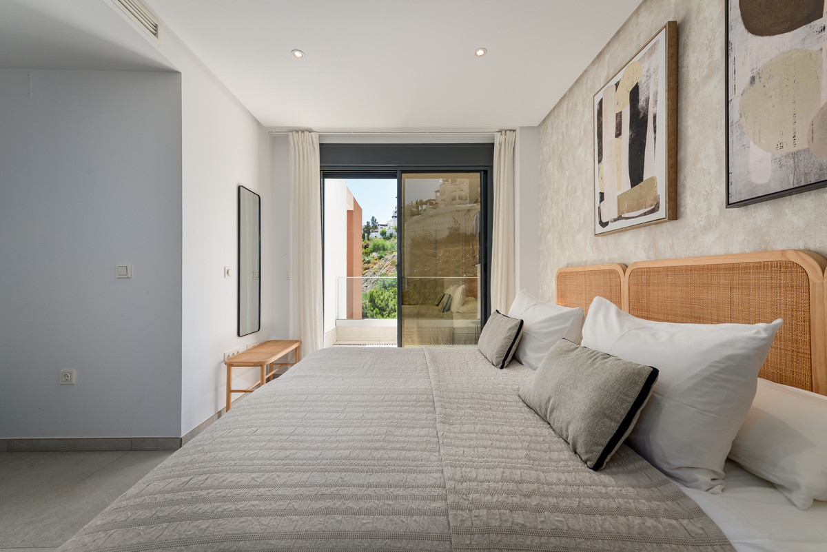 3 Bed Apartment for sale in Benahavís Costa Del Sol, Málaga, Spain