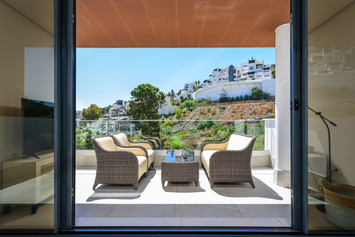 3 Bed Apartment for sale in Benahavís Costa Del Sol, Málaga, Spain