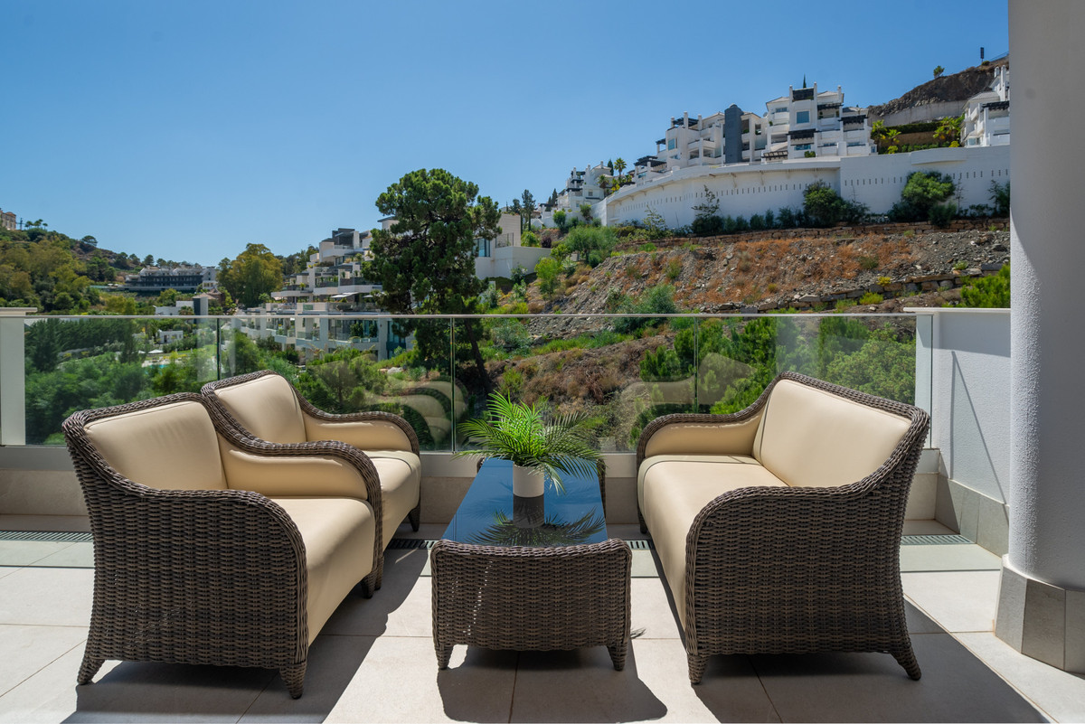 3 Bed Apartment for sale in Benahavís Costa Del Sol, Málaga, Spain