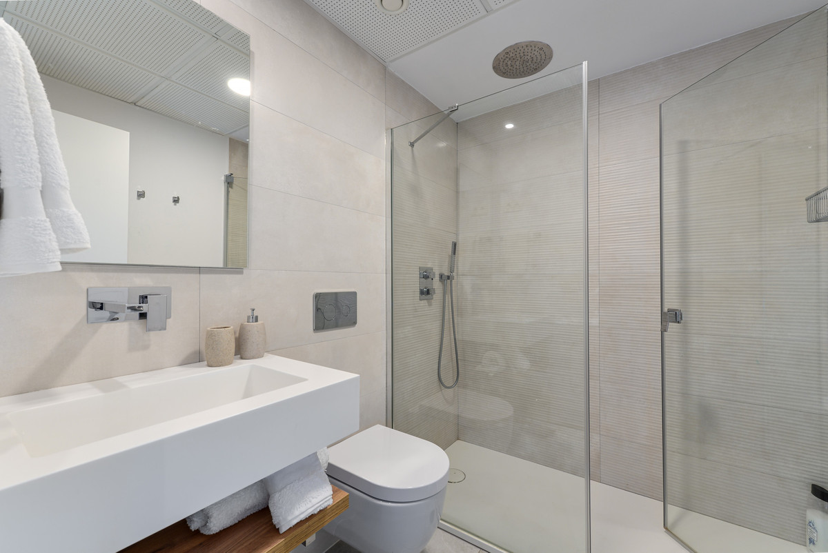 3 Bed Apartment for sale in Benahavís Costa Del Sol, Málaga, Spain