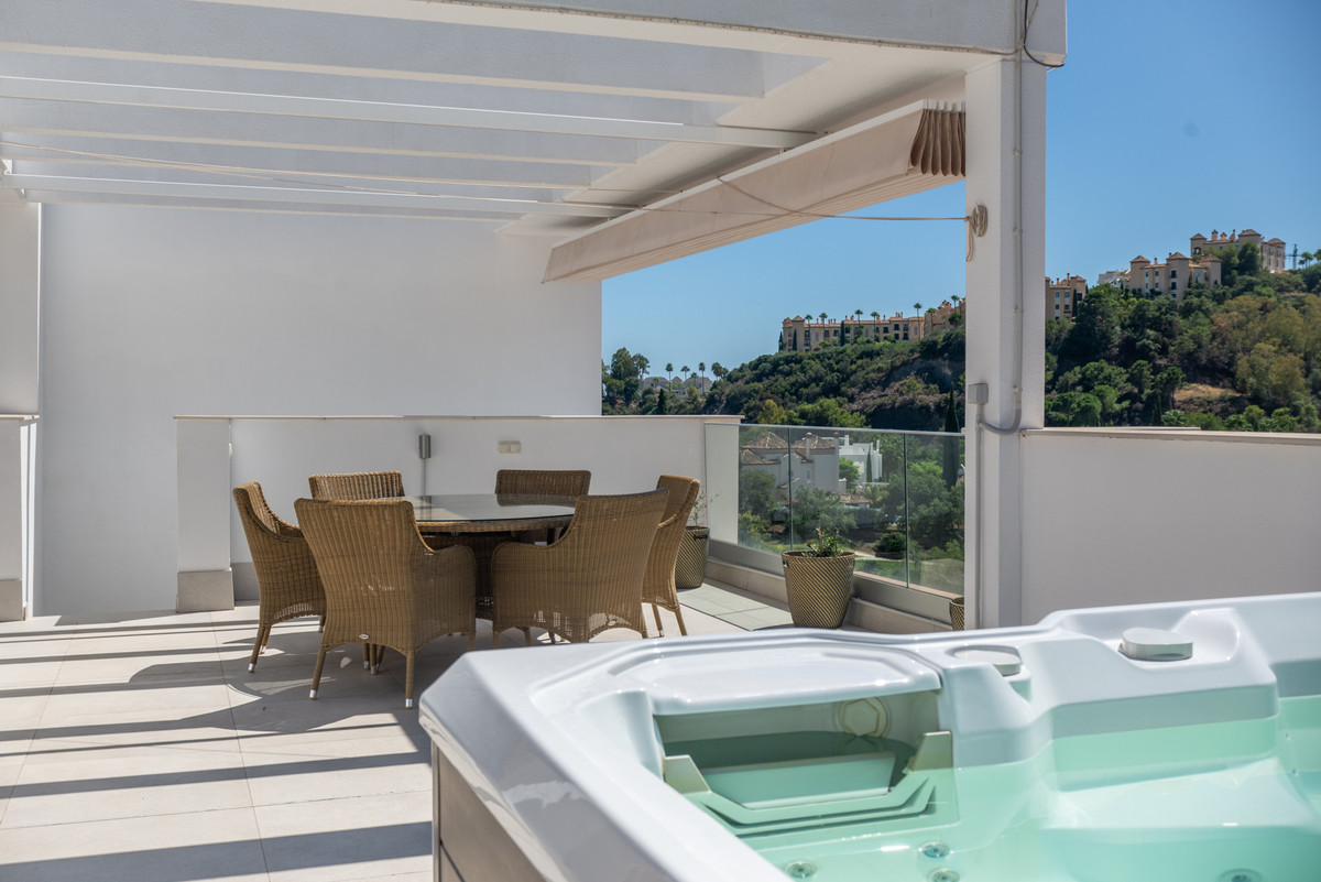 3 Bed Apartment for sale in Benahavís Costa Del Sol, Málaga, Spain