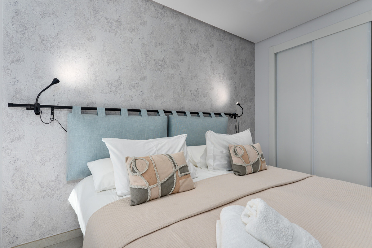3 Bed Apartment for sale in Benahavís Costa Del Sol, Málaga, Spain