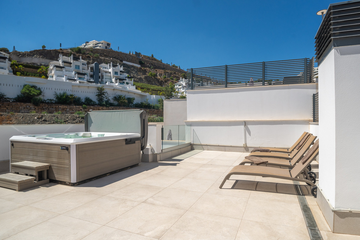 3 Bed Apartment for sale in Benahavís Costa Del Sol, Málaga, Spain