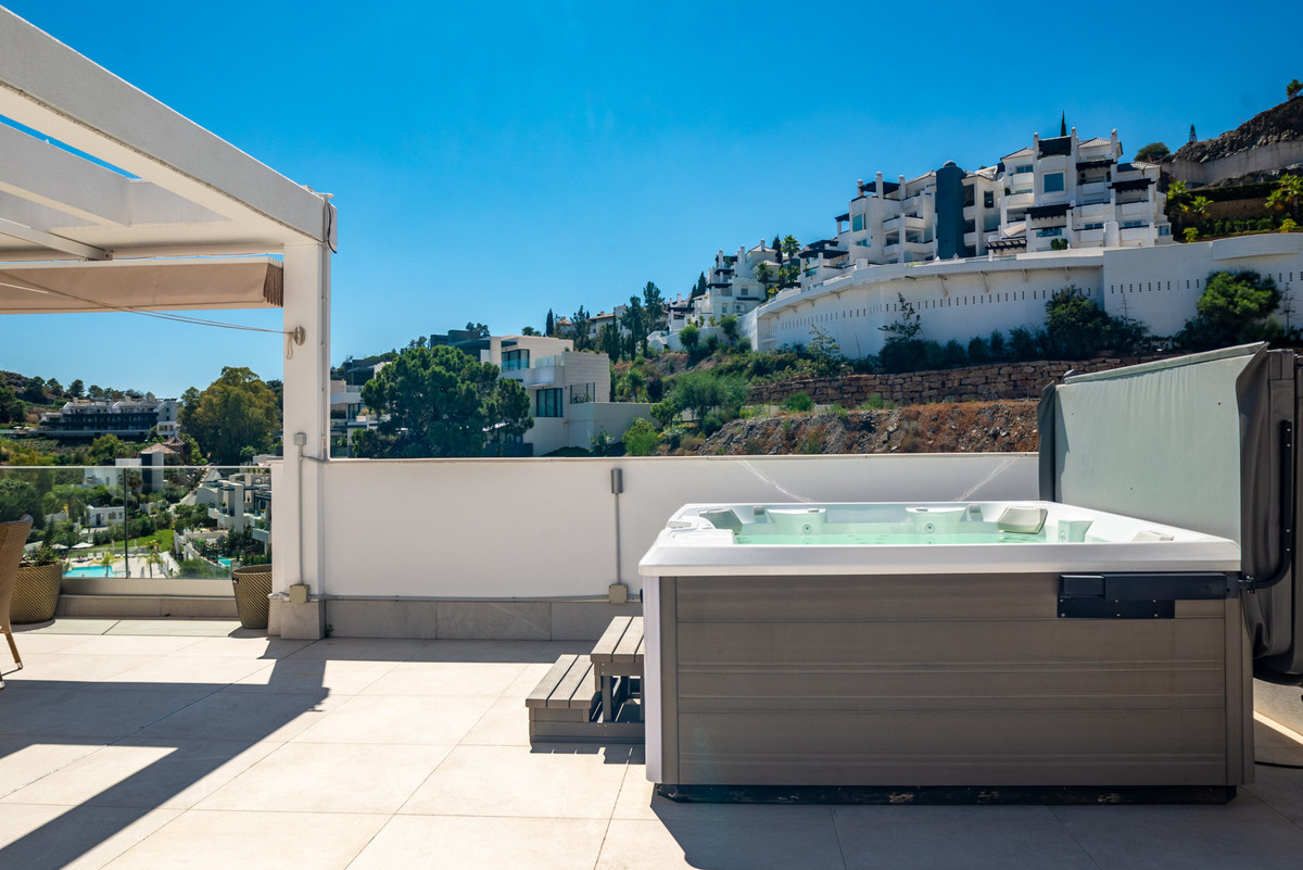 3 Bed Apartment for sale in Benahavís Costa Del Sol, Málaga, Spain