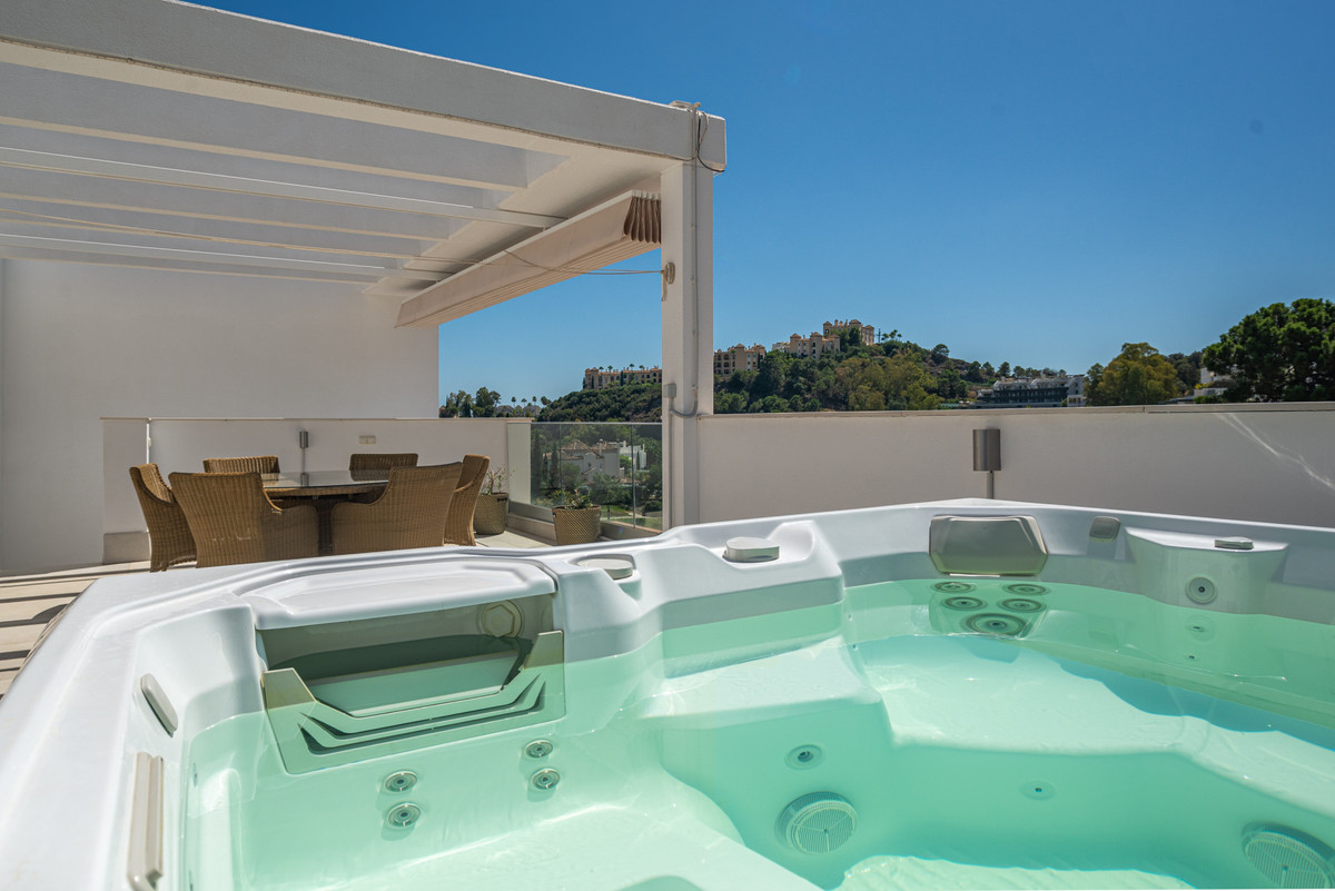 3 Bed Apartment for sale in Benahavís Costa Del Sol, Málaga, Spain